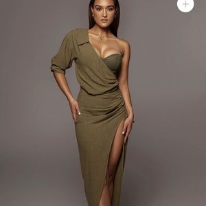 Jluxe Olive evita shaped dress. Medium